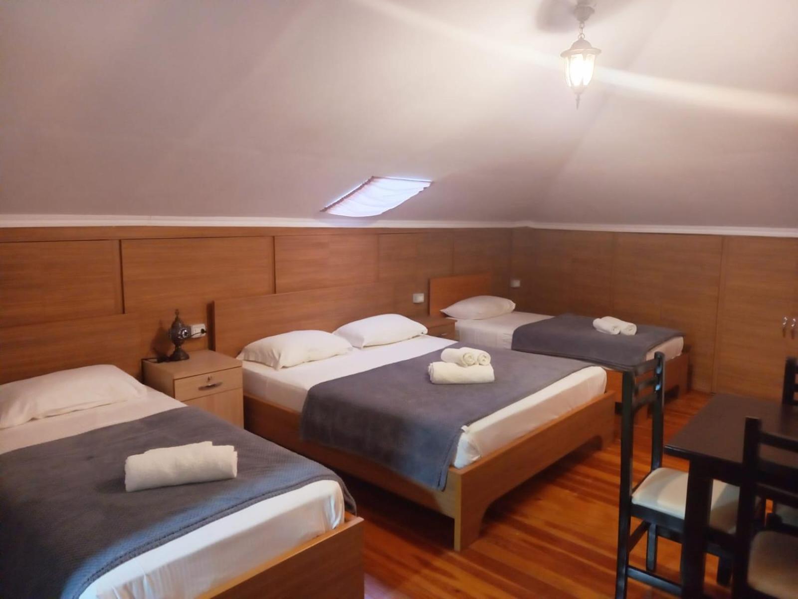 Hotel Demaj Berat Luaran gambar